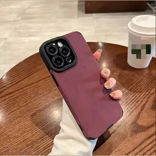 Nuvex Bordeaux Paars Mat Telefoon Hoesje Backcover Geschikt Voor IPhone 16 Plus Dames En Heren Met Camera Bescherming En Versterkte Hoeken Hardcase