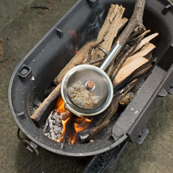 Kikkerland Huckleberry Popcorn Maker – Portable Campfire Basket For Popping Kernels – Great For Hiking, Camping, Or Backyard Cooking thumbnail