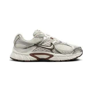 Nike V5 Rnr Sail Fauna Brown Damen Sneaker Creme Phantom Light-Orewood-Brown HQ7901-102 40.5