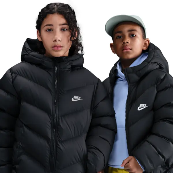 Nike All Day Play Gewatteerd Therma-Fit Jack Met Ruime Pasvorm Voor Kids - Zwart thumbnail
