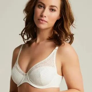 Chantelle EasyFeel - Emma - Bedekkende Beugelbh - Milk - D 85